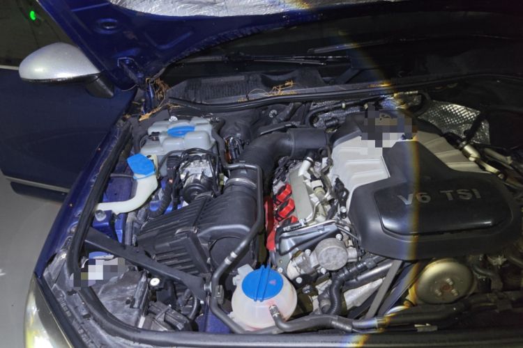 Used Volkswagen Touareg 2017 3.0 TSI Touareg Model Engine Bay Right