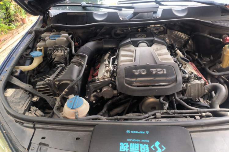 Used Volkswagen Touareg 2017 3.0 TSI Expedition Edition Engine Bay Right