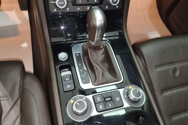 Used Volkswagen Touareg 2017 3.0 TSI Touareg Edition Gear Lever