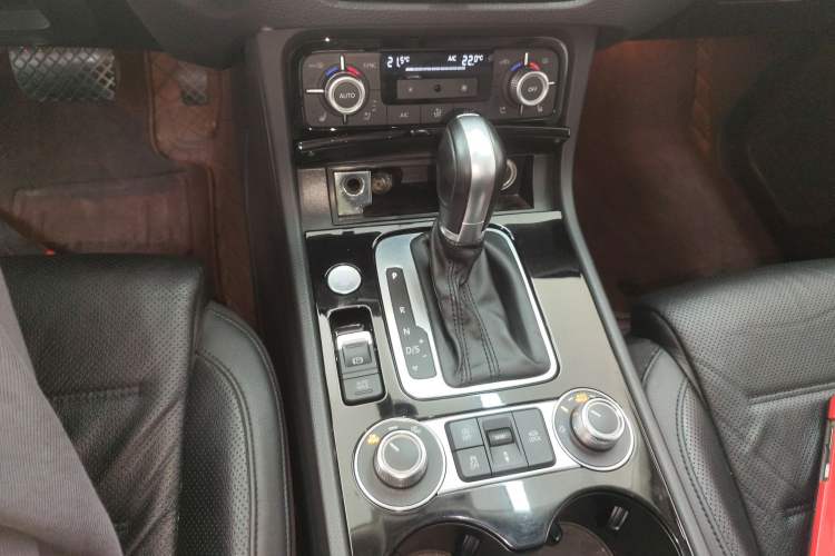 Used Volkswagen Touareg 2017 3.0 TSI Touareg Edition Gear Lever