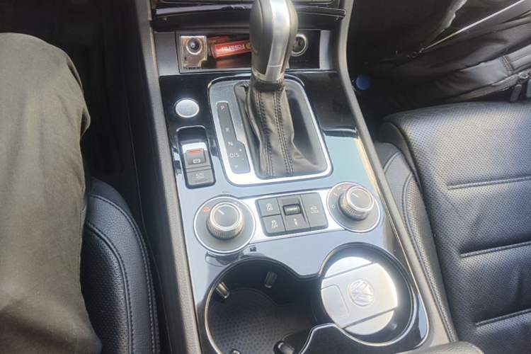 Used Volkswagen Touareg 2017 3.0 TSI Touareg Edition Gear Lever