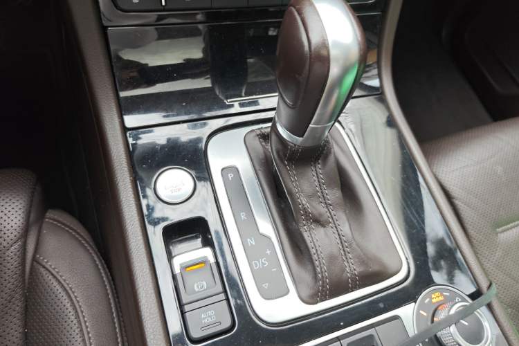 Used Volkswagen Touareg 2017 3.0 TSI Touareg Model Gear Lever
