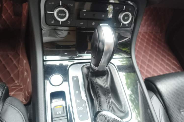 Used Volkswagen Touareg 2017 3.0 TSI Touareg Edition Gear Lever