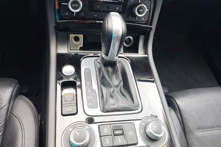 Used Volkswagen Touareg 2017 3.0 TSI Touareg Edition Gear Lever