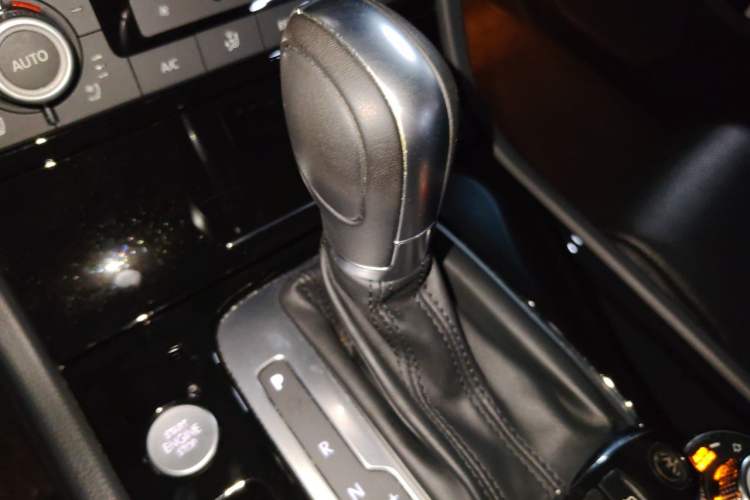 Used Volkswagen Touareg 2017 3.0 TSI Touareg Edition Gear Lever