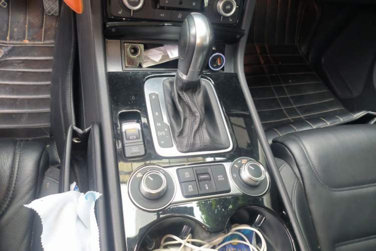 Used Volkswagen Touareg 2017 3.0 TSI Expedition Edition Gear Lever