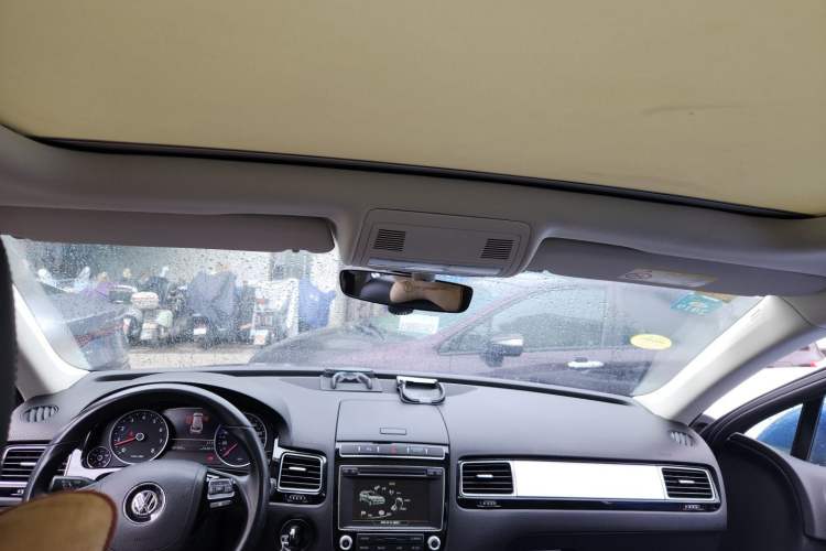 Used Volkswagen Touareg  Headliner