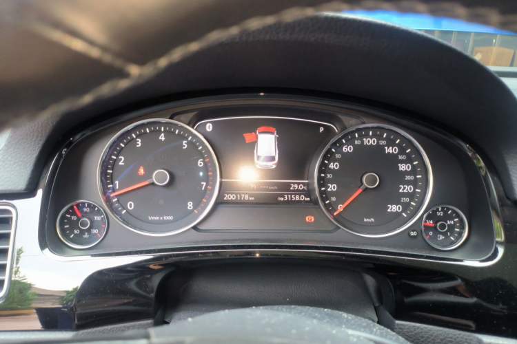 Used Volkswagen Touareg 2017 3.0 TSI Expedition Edition Instrument Cluster