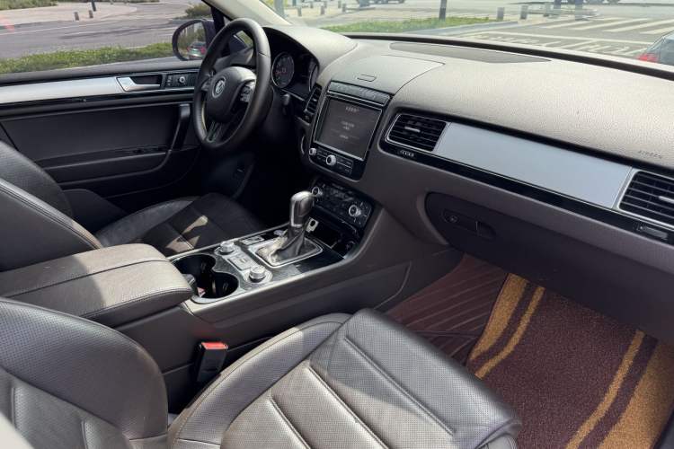 Used Volkswagen Touareg 2017 3.0 TSI Touareg Edition Interior 6