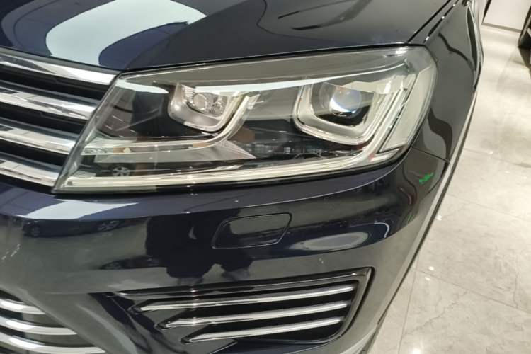 Used Volkswagen Touareg 2017 3.0 TSI Touareg Edition Left Front Headlight