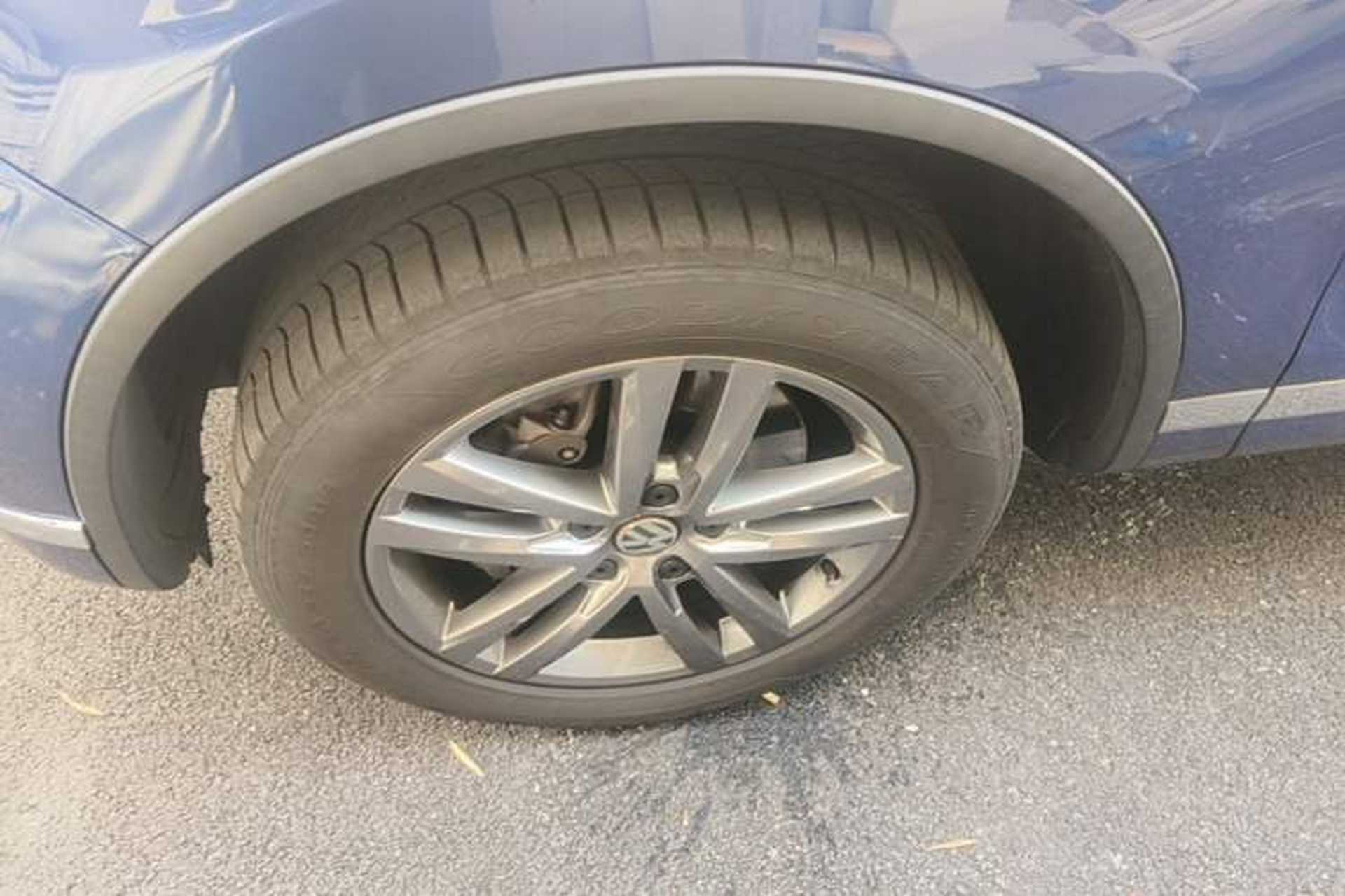 Used Volkswagen Touareg 2017 3.0 TSI Touareg Edition Left Front Wheel Hub