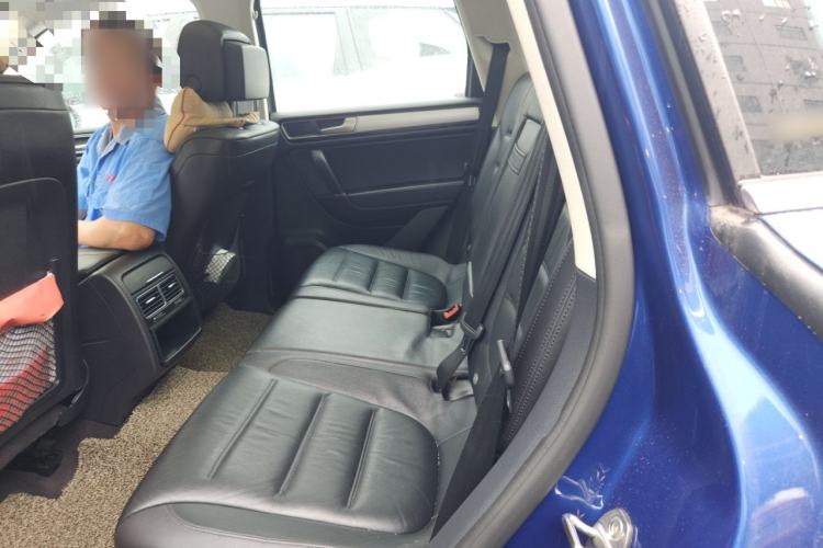 Used Volkswagen Touareg  Left Rear Seat