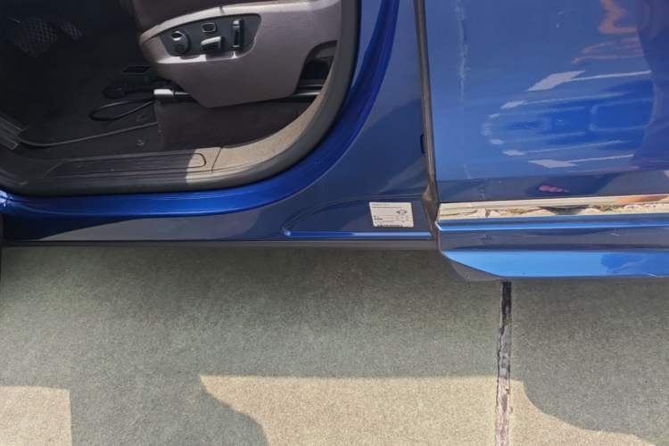 Used Volkswagen Touareg 2017 3.0 TSI Yuyue Model Left Side Sill