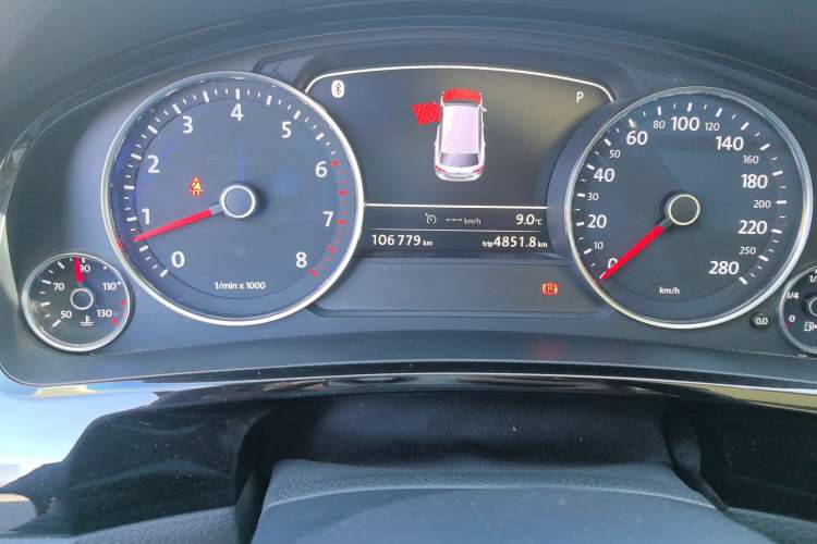 Used Volkswagen Touareg 2017 3.0 TSI Yuyue Model Odometer Close Up