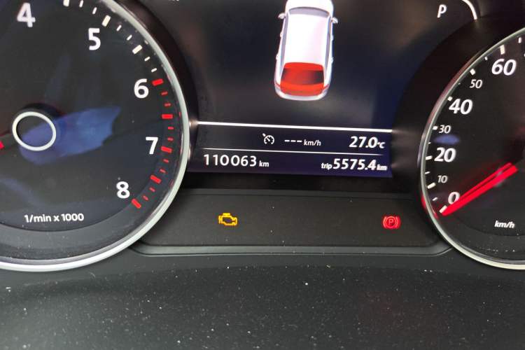 Used Volkswagen Touareg 2017 3.0 TSI Touareg Model Odometer Close Up
