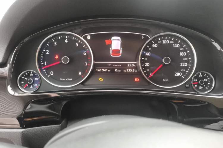 Used Volkswagen Touareg 2017 3.0 TSI Touareg Edition Odometer Close Up