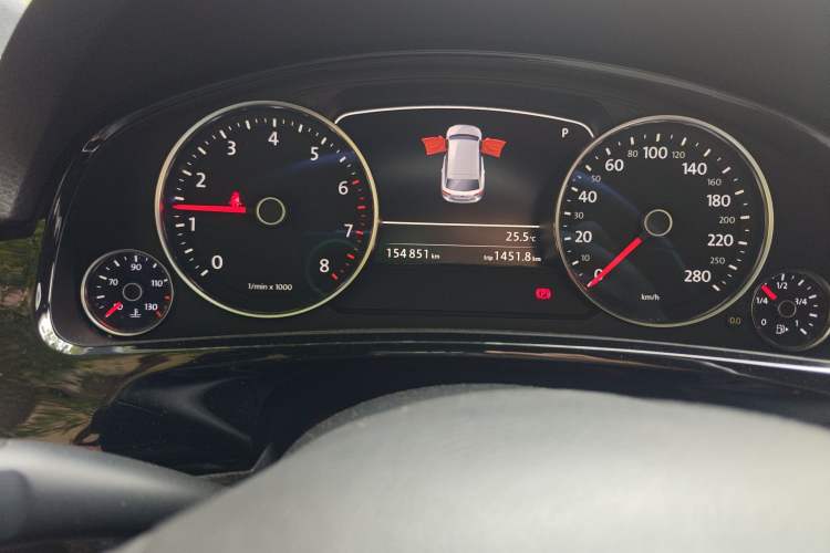 Used Volkswagen Touareg 2017 3.0 TSI Touareg Edition Odometer Close Up