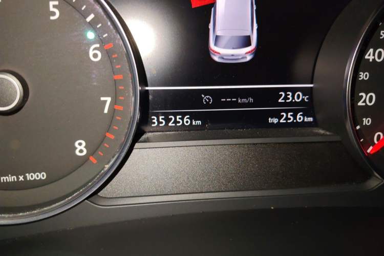 Used Volkswagen Touareg 2017 3.0 TSI Touareg Edition Odometer Close Up
