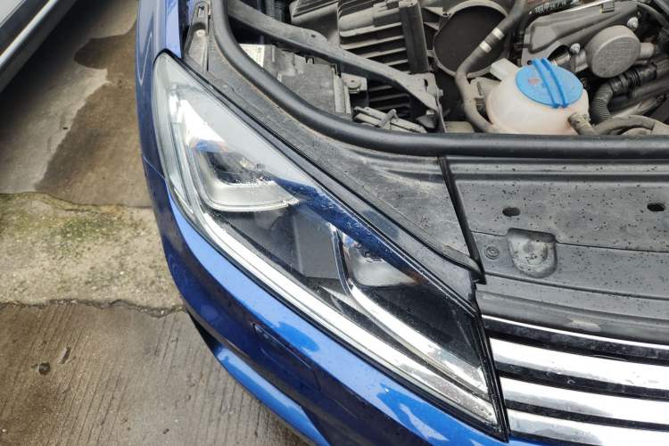 Used Volkswagen Touareg  Right Front Headlight