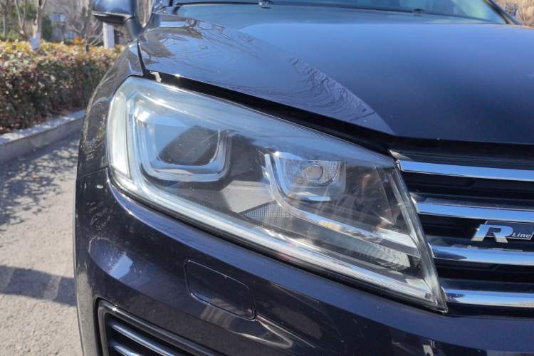 Used Volkswagen Touareg 2017 3.0 TSI Yuyue Model Right Front Headlight