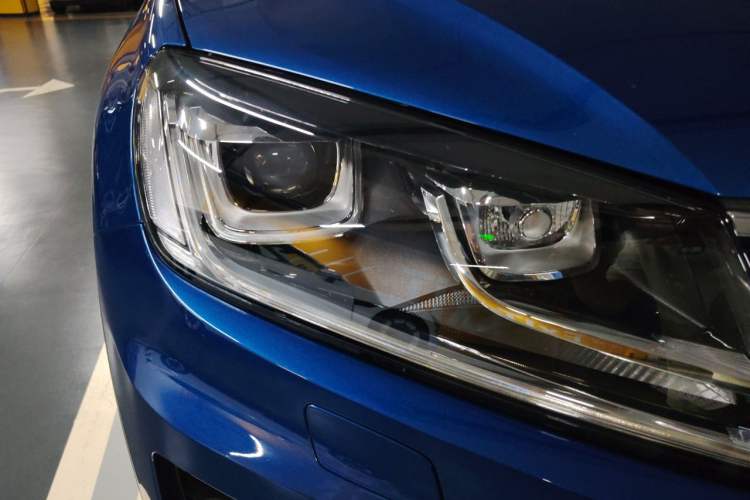 Used Volkswagen Touareg 2017 3.0 TSI Touareg Edition Right Front Headlight