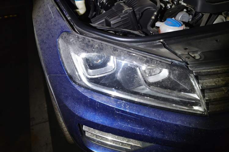 Used Volkswagen Touareg 2017 3.0 TSI Touareg Model Right Front Headlight