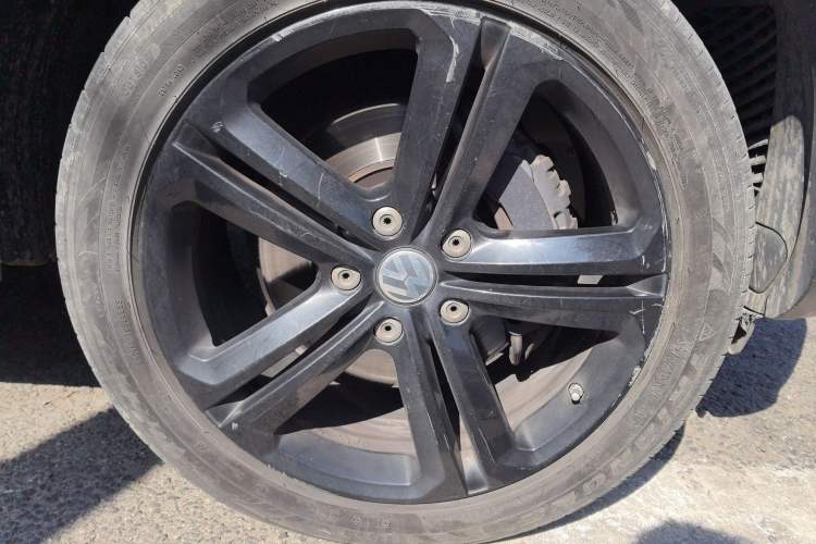 Used Volkswagen Touareg 2017 3.0 TSI Yuyue Model Right Front Wheel Hub