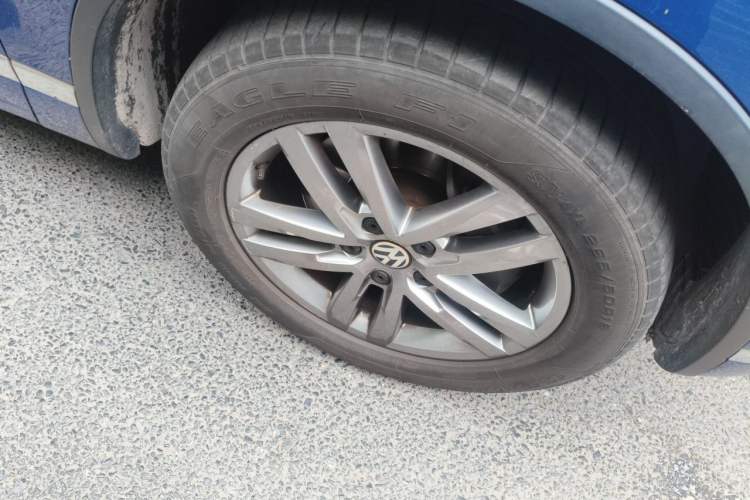 Used Volkswagen Touareg 2017 3.0 TSI Touareg Edition Right Front Wheel Hub
