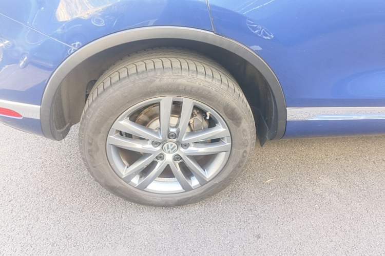 Used Volkswagen Touareg 2017 3.0 TSI Touareg Edition Right Rear Wheel Hub