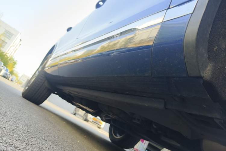 Used Volkswagen Touareg 2017 3.0 TSI Touareg Edition Right Side Sill
