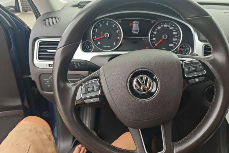 Used Volkswagen Touareg 2017 3.0 TSI Yuyue Model Steering Wheel