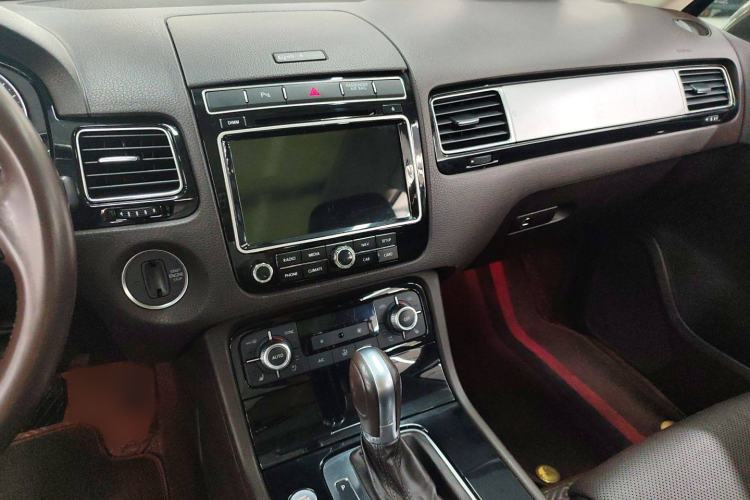 Used Volkswagen Touareg 2017 3.0 TSI Touareg Model Audio And AC Panel