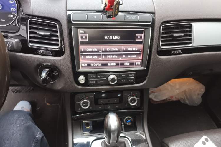 Used Volkswagen Touareg 2017 3.0 TSI Touareg Edition Audio And AC Panel