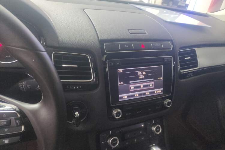 Used Volkswagen Touareg 2017 3.0 TSI Touareg Model Audio And AC Panel