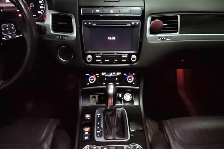Used Volkswagen Touareg 2017 3.0 TSI Touareg Model Audio And AC Panel