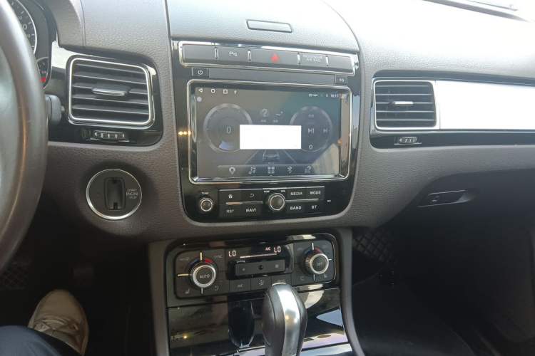 Used Volkswagen Touareg 2017 3.0 TSI Touareg Model Audio And AC Panel