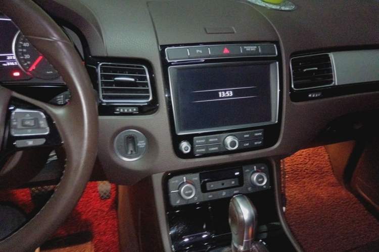 Used Volkswagen Touareg 2017 3.0 TSI Touareg Edition Audio And AC Panel