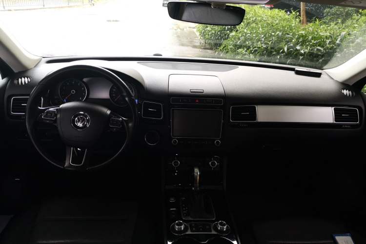 Used Volkswagen Touareg 2017 3.0 TSI Touareg Model Center Console