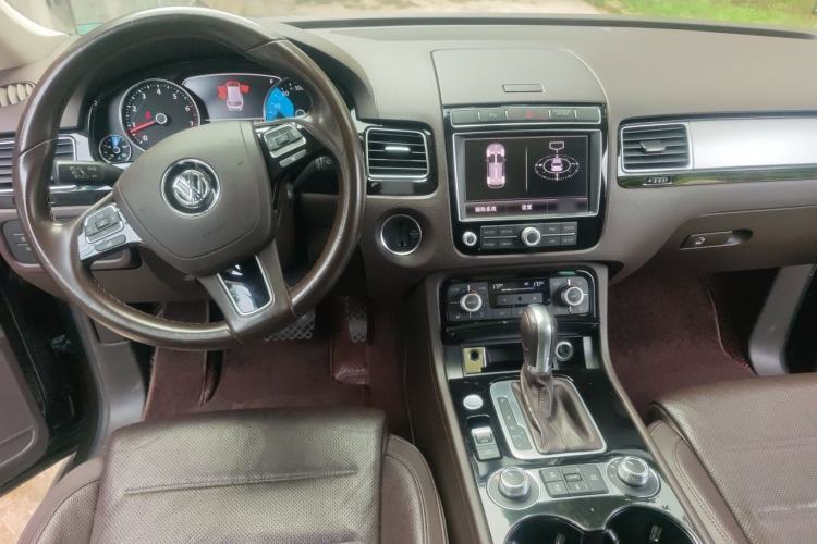 Used Volkswagen Touareg 2017 3.0 TSI Touareg Edition Center Console