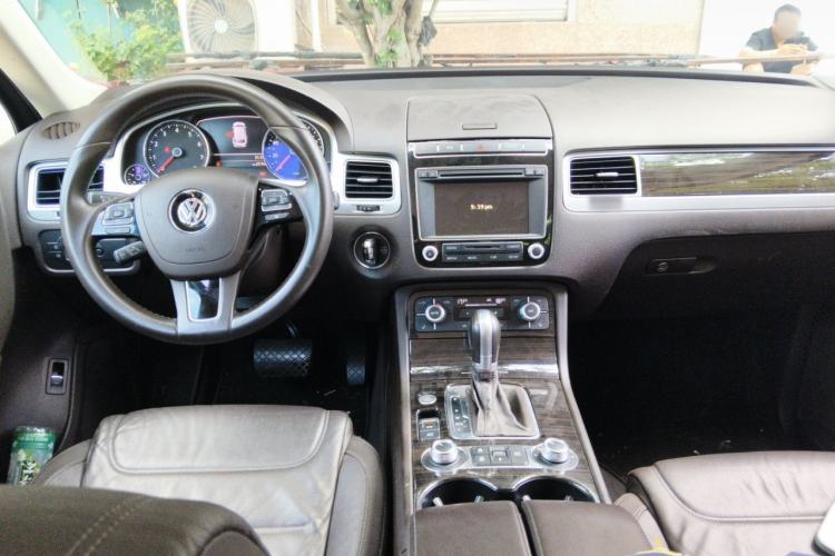 Used Volkswagen Touareg  Center Console
