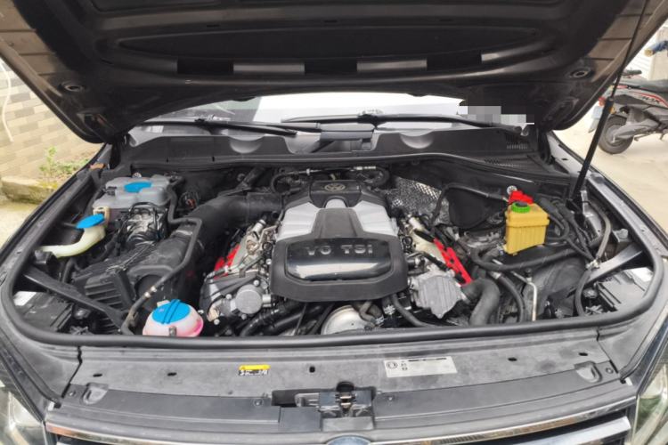 Used Volkswagen Touareg 2017 3.0 TSI Touareg Edition Engine Bay