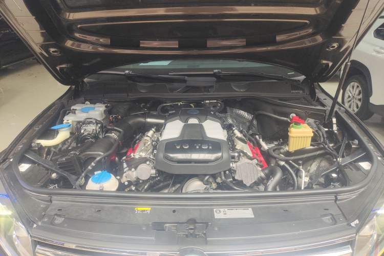 Used Volkswagen Touareg 2017 3.0 TSI Touareg Model Engine Bay