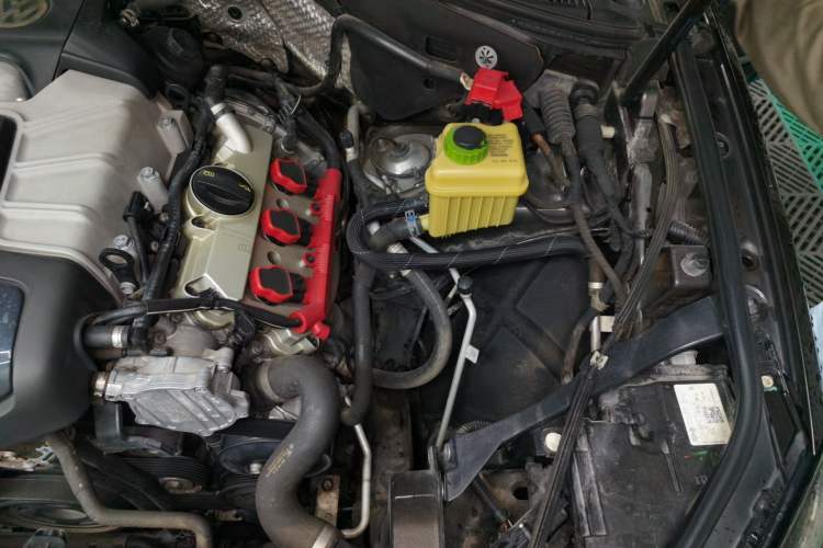 Used Volkswagen Touareg 2017 3.0 TSI Touareg Model Engine Bay Left