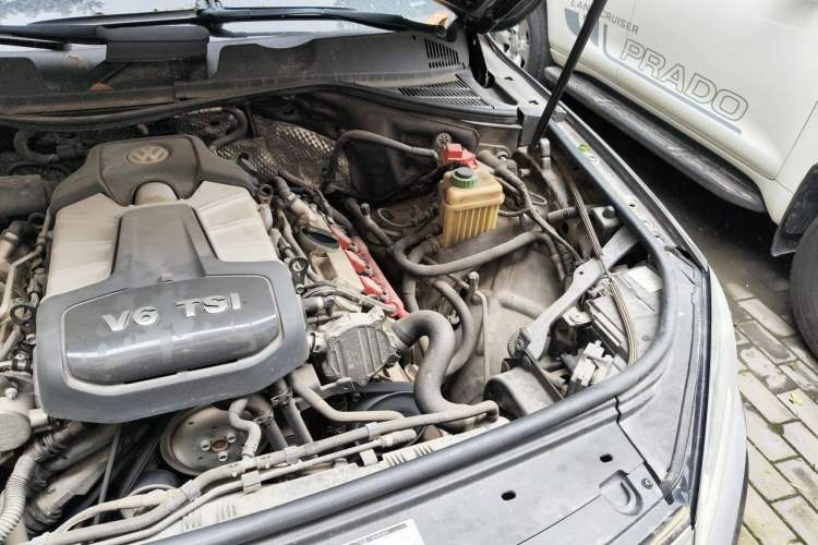 Used Volkswagen Touareg 2017 3.0 TSI Touareg Edition Engine Bay Left