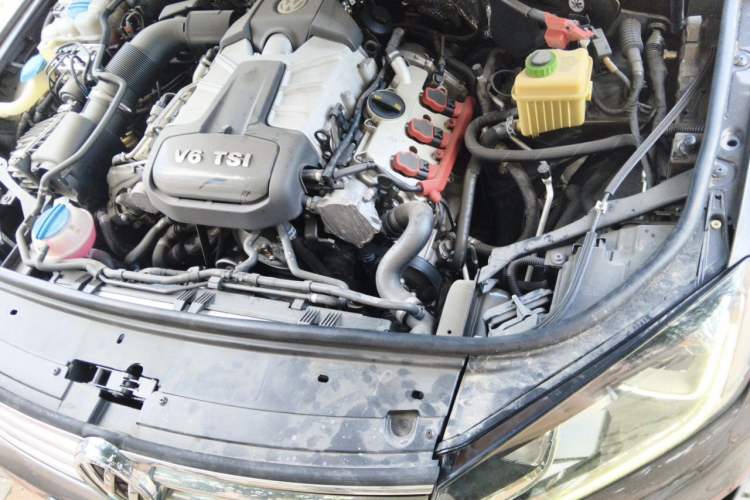 Used Volkswagen Touareg  Engine Bay Left