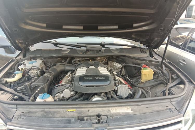 Used Volkswagen Touareg 2017 3.0 TSI Touareg Model Engine Bay