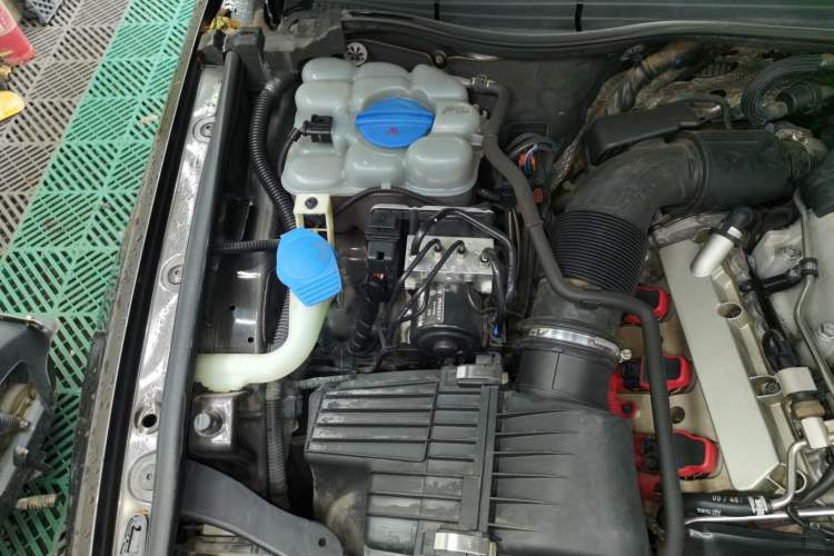 Used Volkswagen Touareg 2017 3.0 TSI Touareg Model Engine Bay Right