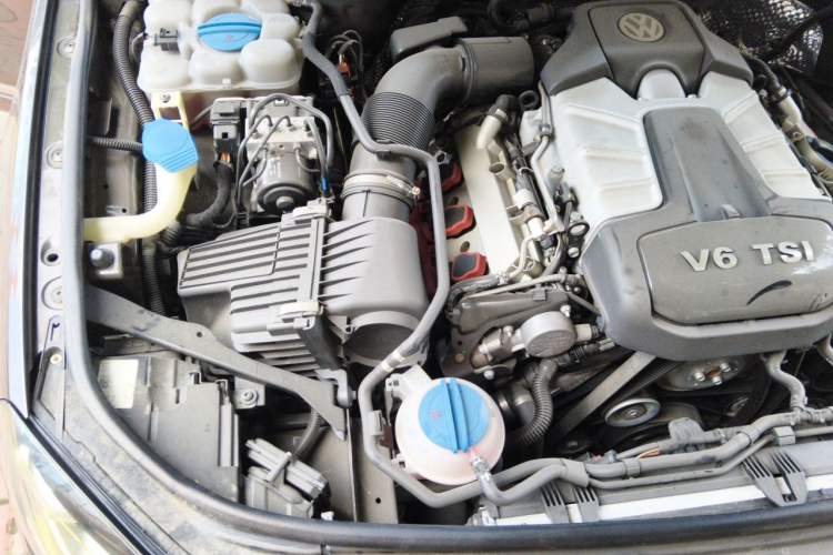 Used Volkswagen Touareg  Engine Bay Right