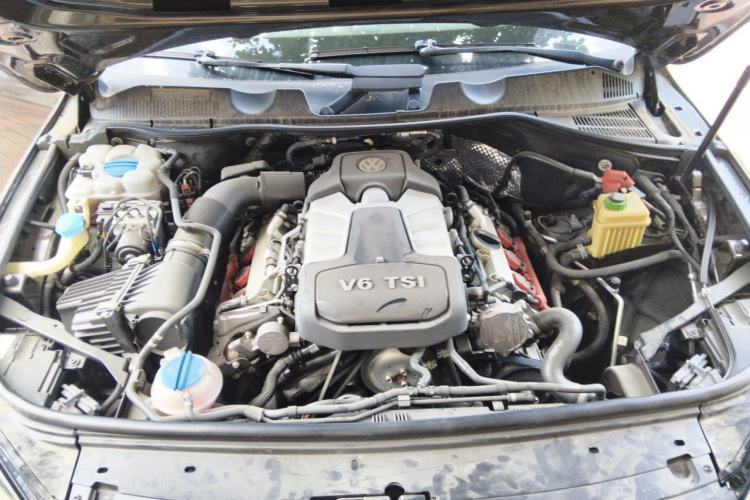 Used Volkswagen Touareg  Engine Bay