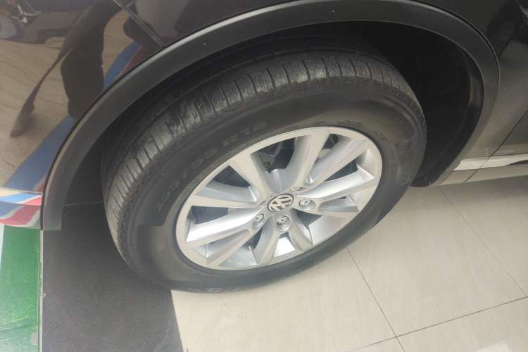 Used Volkswagen Touareg 2017 3.0 TSI Touareg Model Exterior 3